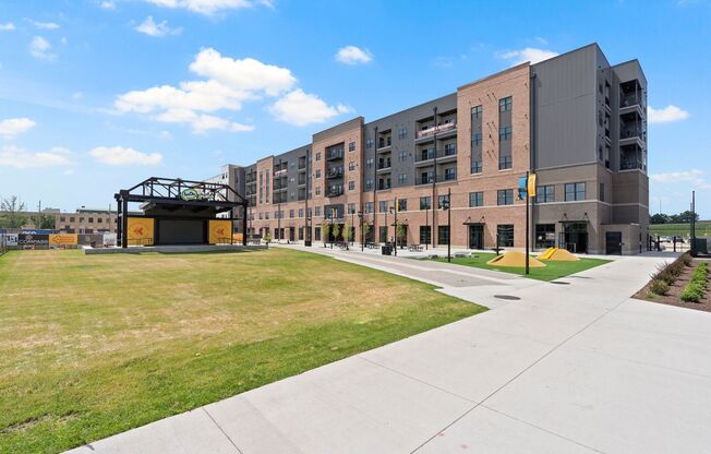 2 beds, 1 bath, 839 sqft, $1,460, Unit #304