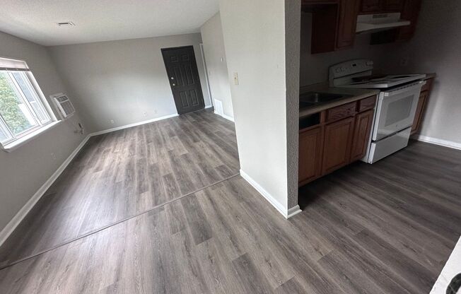 $695 - SECTION 8/ Housing Voucher approved 3 bedroom / 1 bathroom - Newly remodeled Apartment