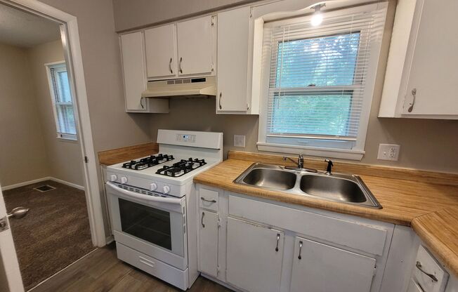 2 bedroom, 1.5 bathroom home with detached garage!