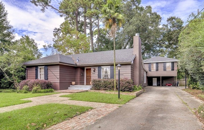 Beautiful Home Located in Southdowns Close to LSU and Interstate!!!