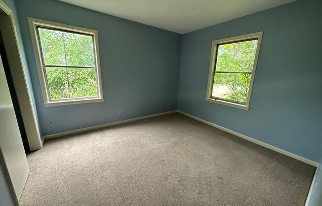 3 beds, 1 bath, $700