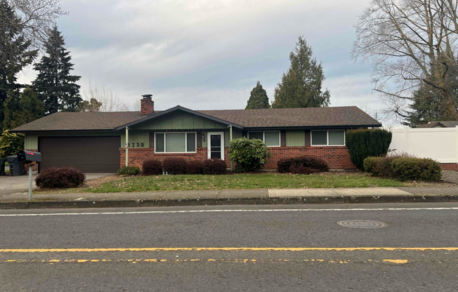 8235 SE CLACKAMAS RD