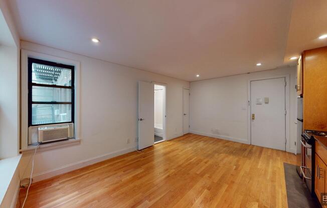 26 CHARLTON ST