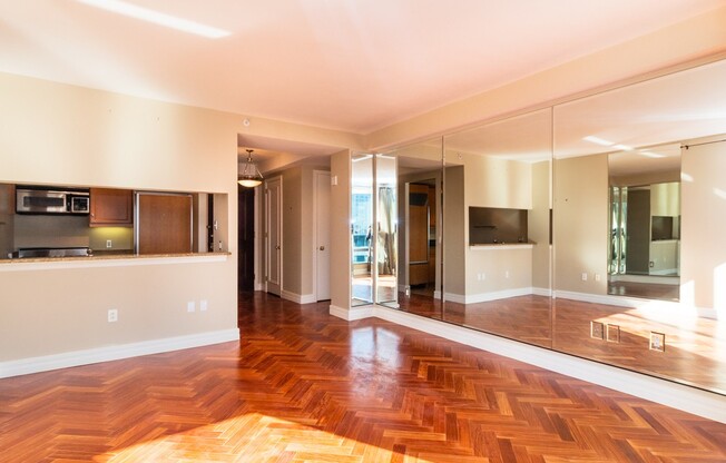 1 bed, 1.5 baths, 751 sqft, $4,500, Unit 17C