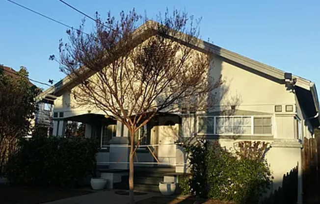 Craftsmen Style Home on South 7th Street with Expansive Back Yard