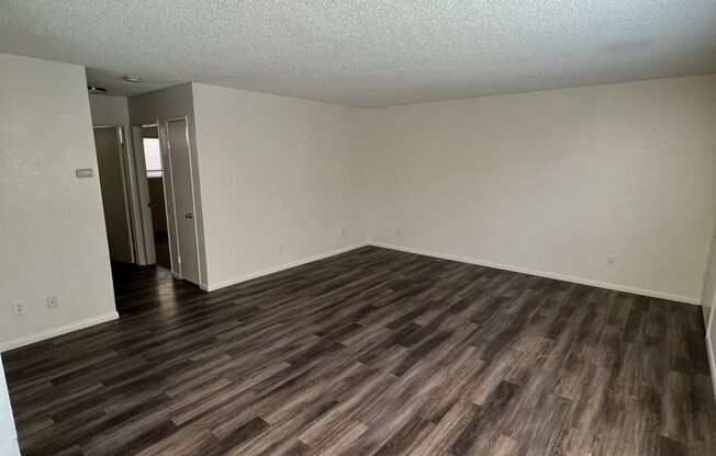 Remodeled Apartment with Parking!!