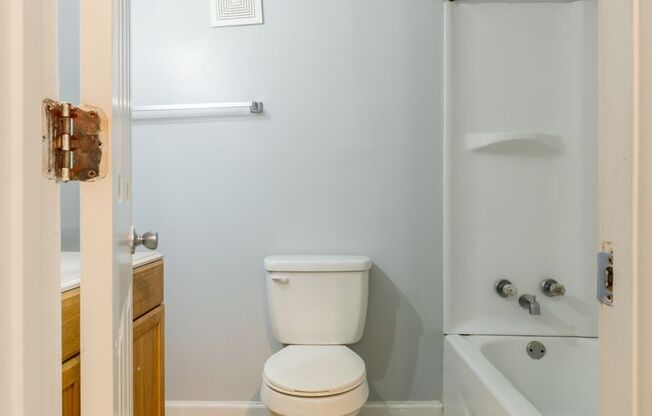 2 beds, 1 bath, 790 sqft, $950, Unit M3
