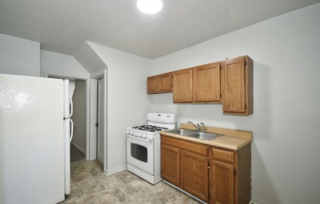 2 beds, 1 bath, 750 sqft, $1,000, Unit 2939 Freeland Street