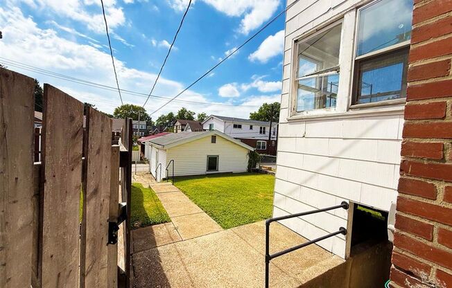 2 beds, 1 bath, 888 sqft, $1,275, Unit Arsenal Street-6328