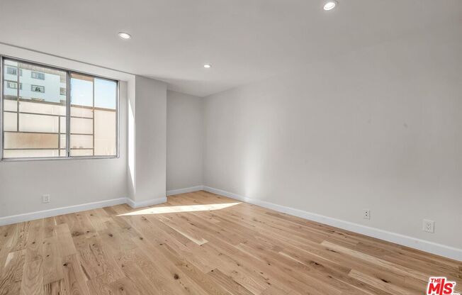 1 bed, 1.5 baths, 929 sqft, $4,100, Unit 909