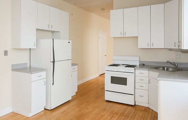 2 beds, 1 bath, 835 sqft, $1,995, Unit 2318-2R