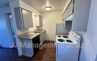 230 E 7 AVE