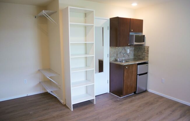 Studio, 1 bath, 160 sqft, $1,350, Unit 503