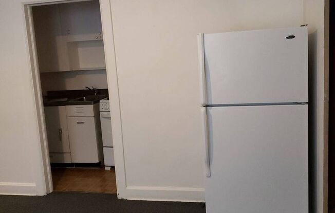 1 bed, 1 bath, $580, Unit Q-1
