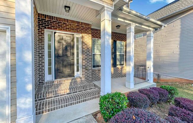 Fantastic 3 BR/2.5 BA Traditional on Full Unfinished Basement in Austell!