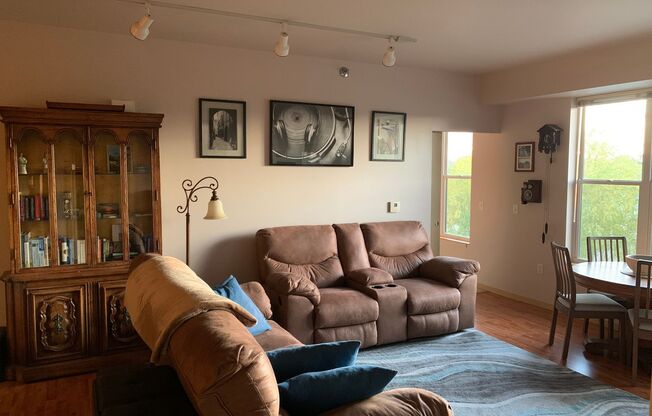 2 beds, 2 baths, 926 sqft, $1,550, Unit 206