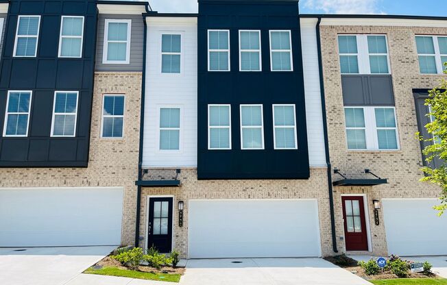 BRAND NEW Townhome located in Westside Bend! MUST SEE!