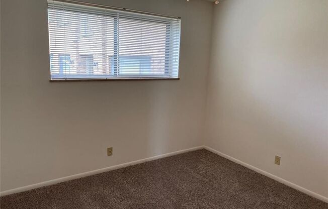 2 beds, 1 bath, 750 sqft, $900