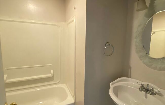 CUTE 3 BR IN UNIVERSAL CITY W/ EASY ACCESS TO RANDOLPH AFB, 1604, 35, & SHOPPING