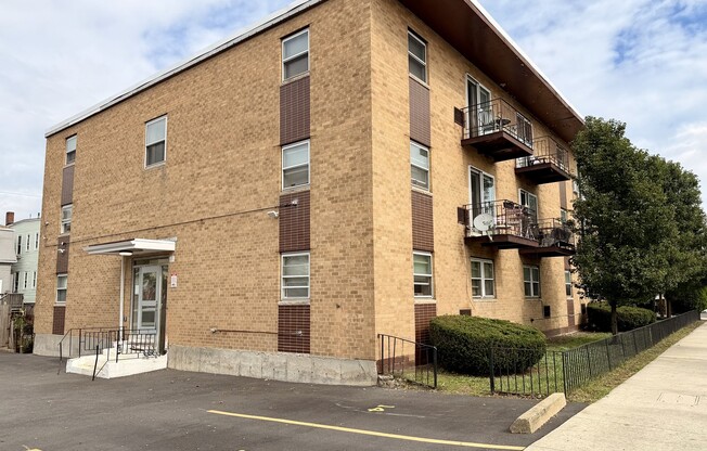 Studio, 1 bath, 450 sqft, $1,900, Unit 204