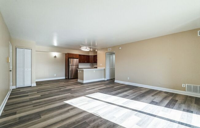 2 beds, 2 baths, 999 sqft, $2,105, Unit I33