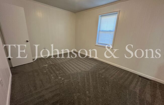 Cozy 2-Bedroom Apartment with Carpeted Bedrooms in Lexington, NC!