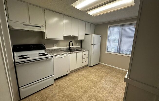 1 bed, 1 bath, 634 sqft, $859, Unit 5655 UD