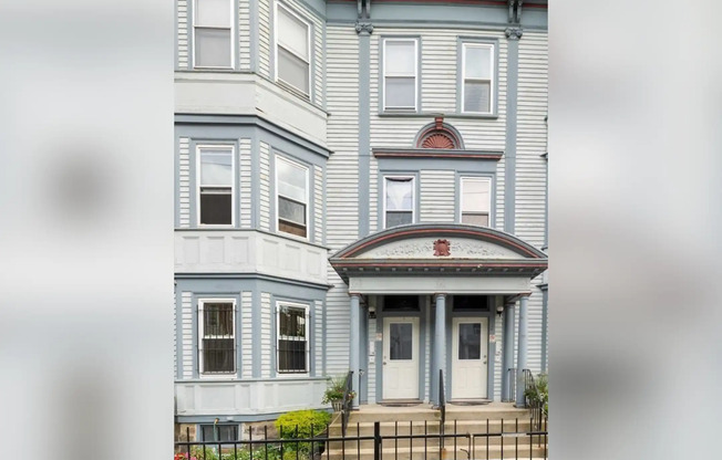 41 Hawthorne St Unit B