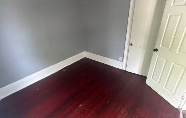 2 beds, 1 bath, $1,350, Unit 5912 Beloit Rd