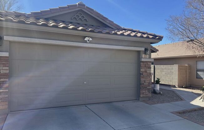 Well maintained 3 bedroom 2 bath charming home Free rent OAC