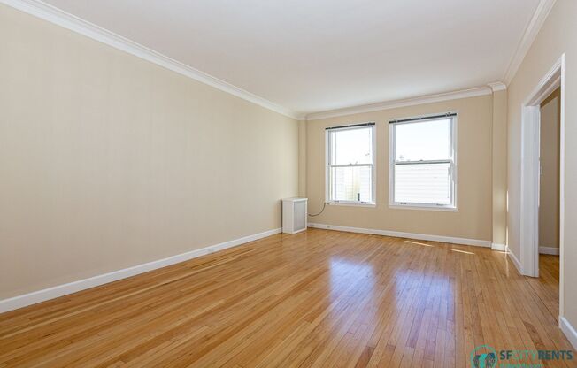 Russian Hill: Remodeled 3rd Floor Art Deco Apartment w/ Large Shared Patio & FREE Utilities