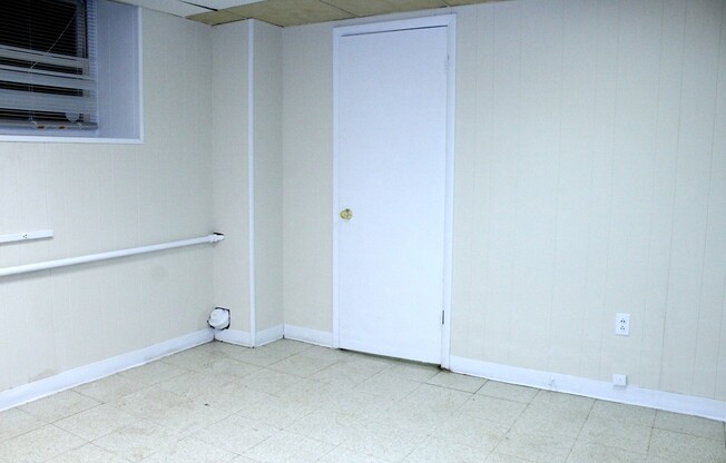 2 beds, 1 bath, 2 sqft, $975, Unit #150