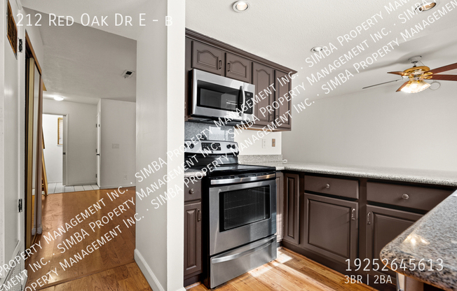 212 RED OAK DR E