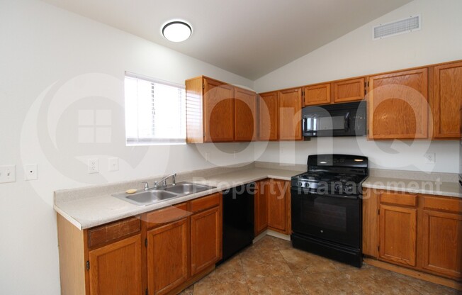 1224 E HUNTINGTON DR