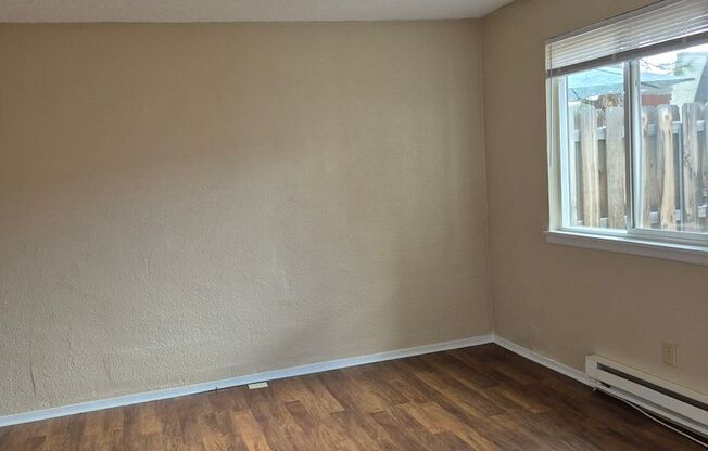 2 beds, 1 bath, 792 sqft, $1,000, Unit #3