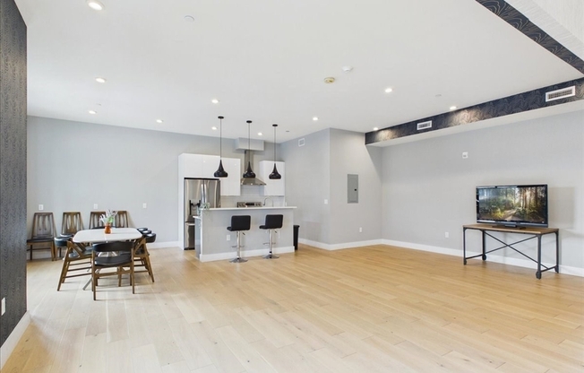 1 bed, 1 bath, 610 sqft, $3,000, Unit 319