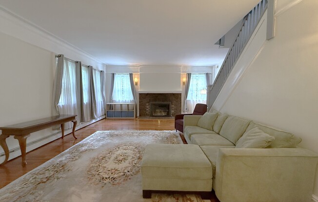 82 31 AUSTIN ST