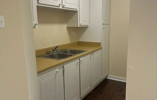 1 bed, 1 bath, 725 sqft, $675