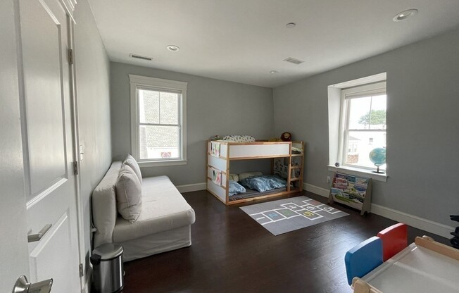 3 beds, 2 baths, 1,477 sqft, $5,200, Unit 3