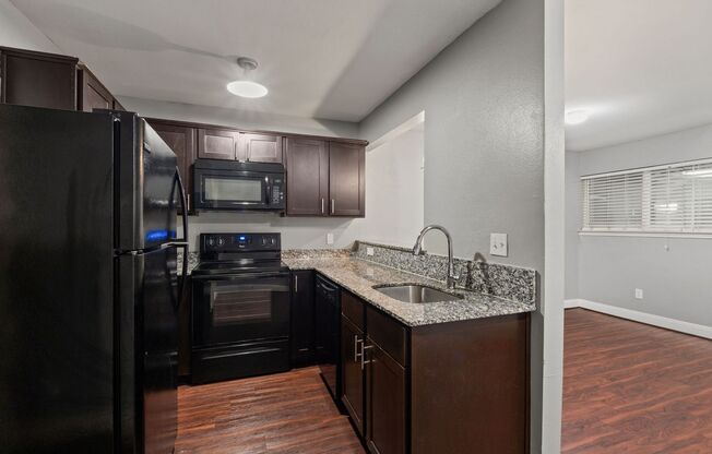 2 beds, 1 bath, 680 sqft, $999, Unit 4719-117
