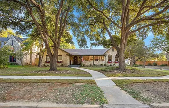 Welcome home to 2170 W Kings Hwy!