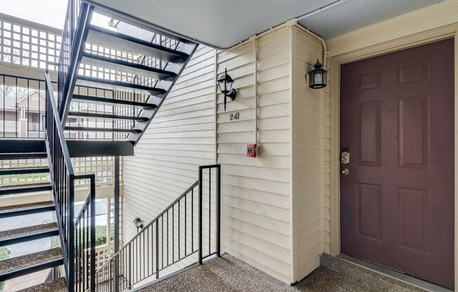 Adorable 2nd level condo with 2 beds and 2 baths in the amazing Green Hills area!