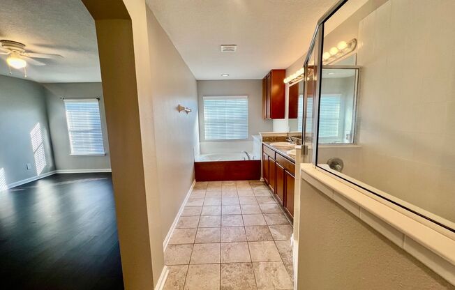 3 beds, 2.5 baths, $1,900, Unit UNIT A