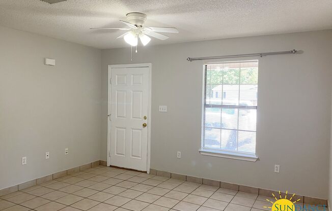 Nice 2 Bedroom Duplex in Navarre!