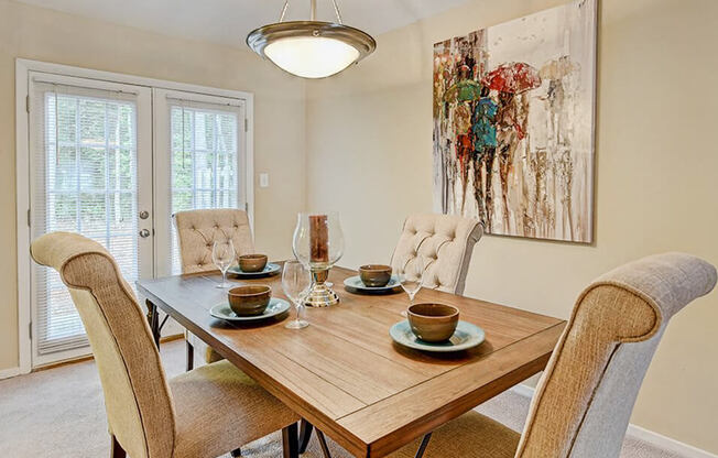 dining area at Southgate Apartments