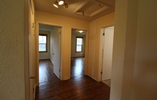 2 beds, 1 bath, 1,500 sqft, $1,595, Unit 16