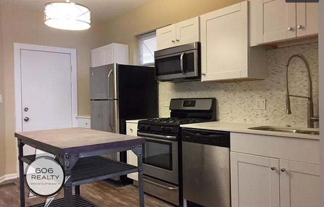 Lincoln Park Apartments on Clybourn!