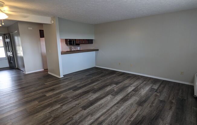 2 beds, 1.5 baths, 900 sqft, $1,150, Unit Apt B