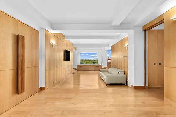 120 CENTRAL PARK S
