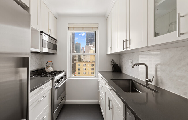 2 beds, 1 bath, $6,500, Unit 17D